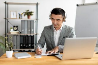 How Mobile Notary Services Can Enhance the Remote Work Experience